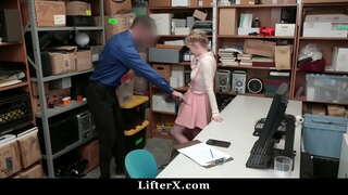 Ոստիկանը Լիլիթ Թալանչի Նախարարին, Դե Դեռահասի