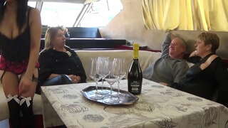 Чыла Официантке....