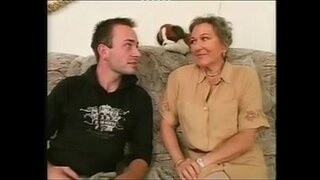 Maduro Abuelita se la follan la vieja de las compra Maduro Abuelita se la follan la vieja de las compra
