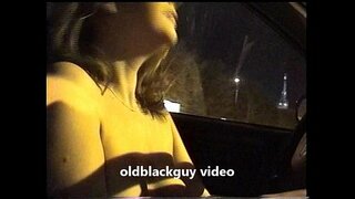 Oldblackguy neemt debbie knipperen naakt in het openbaar