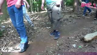 Alman cum açıq havada yeniyetmələr трахаются qrup seks